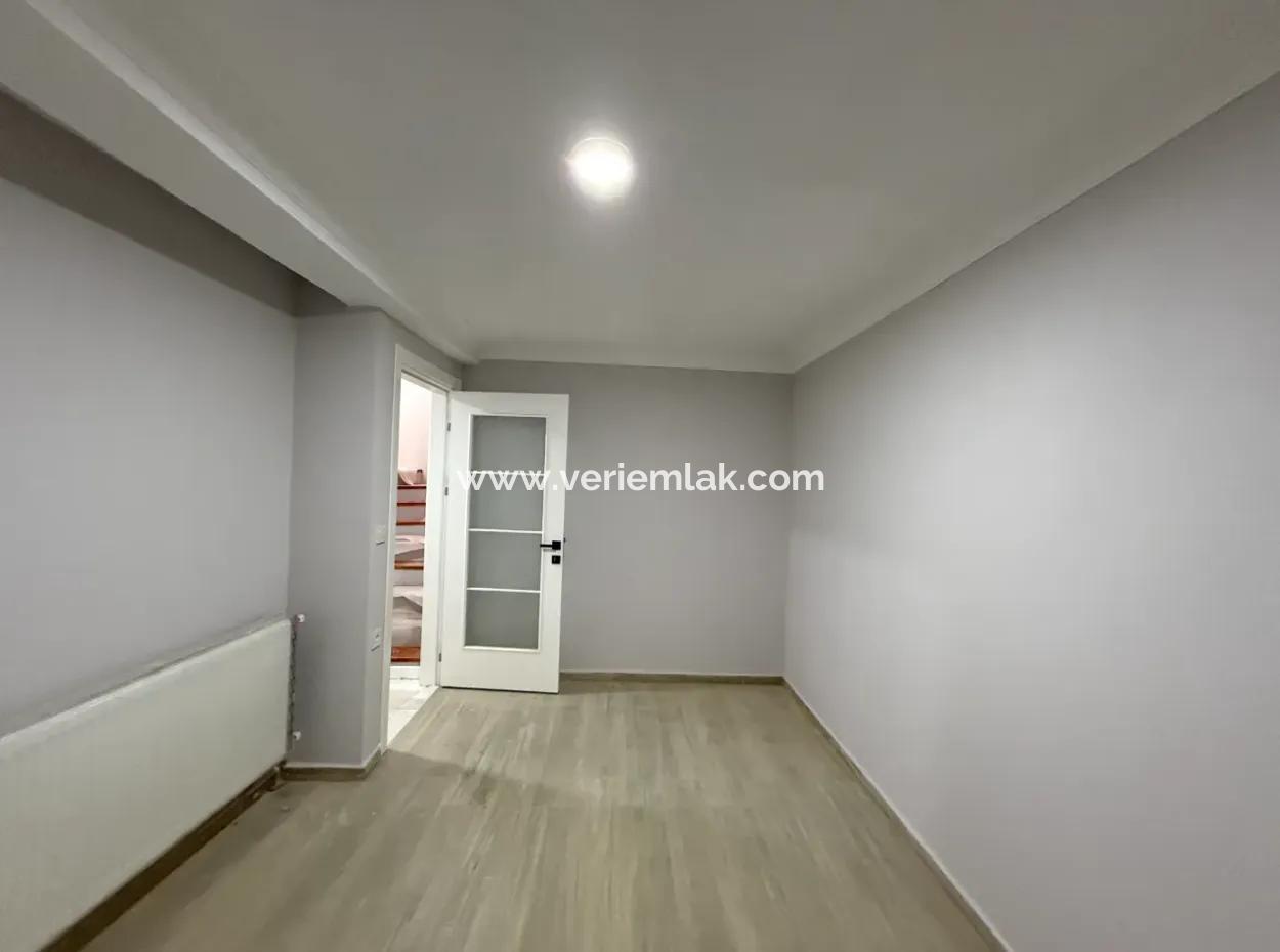 Seferihisar Akarca Elmastaş’ta Deniz Manzaralı, Havuzlu, Köşe Konumlu Müstakil Villa