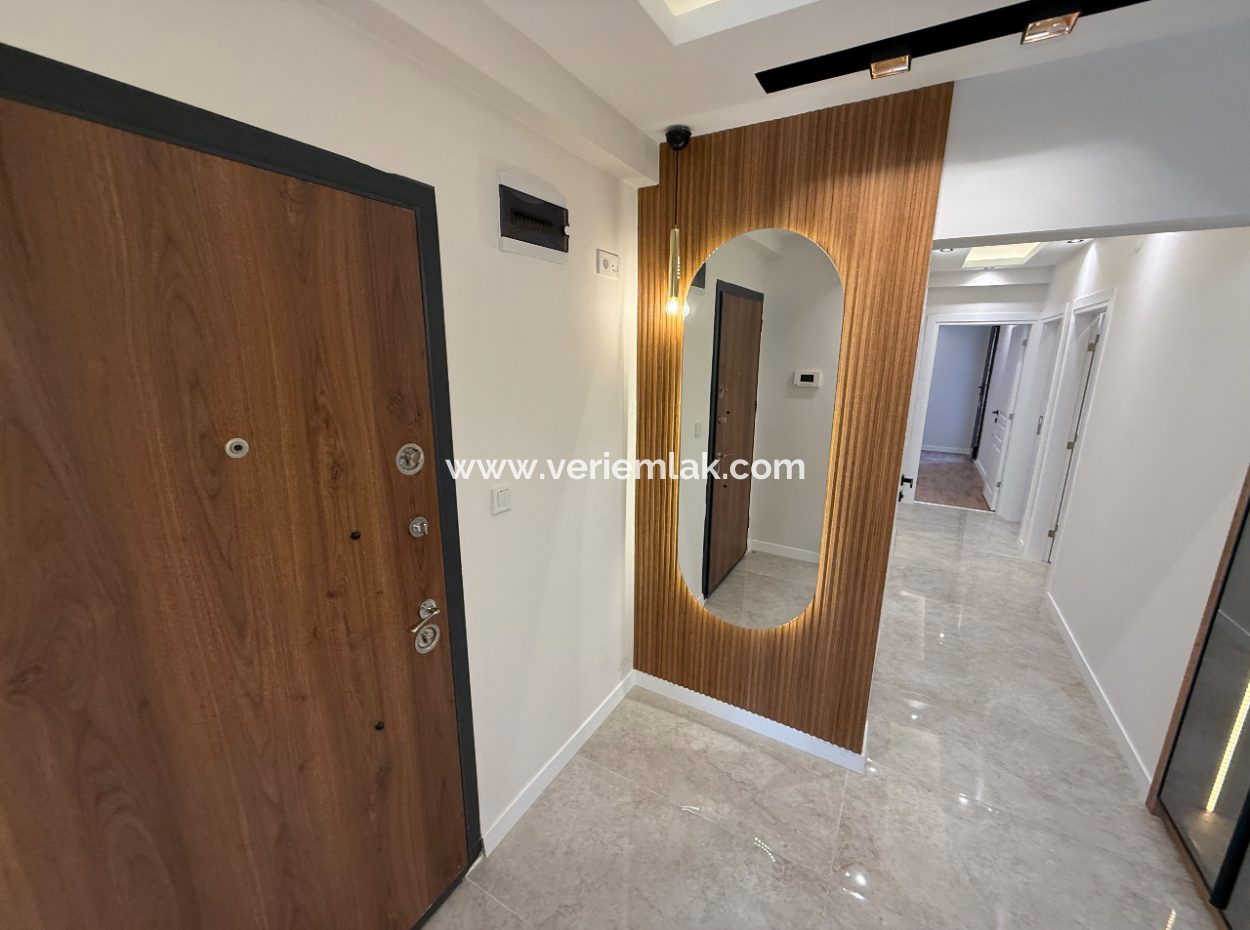 İnönü Caddesine 2.Bina'da 3+1 Full Tadilatlı Arakat Ferah Daire