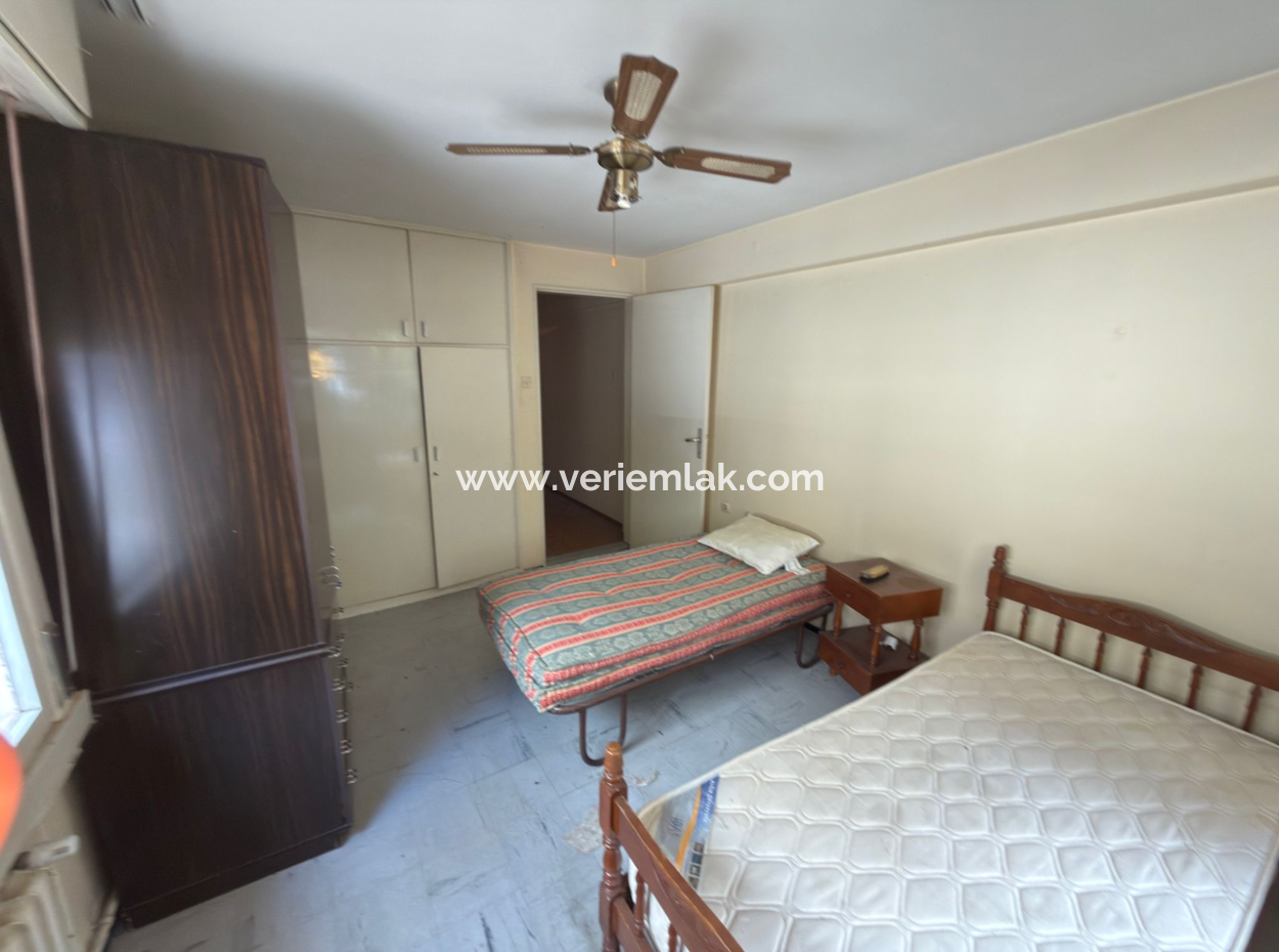 Küçükyalı Karantina Meydanında Karanlık Odası Olmayan Köşe Otoparklı Yalı Dairesi