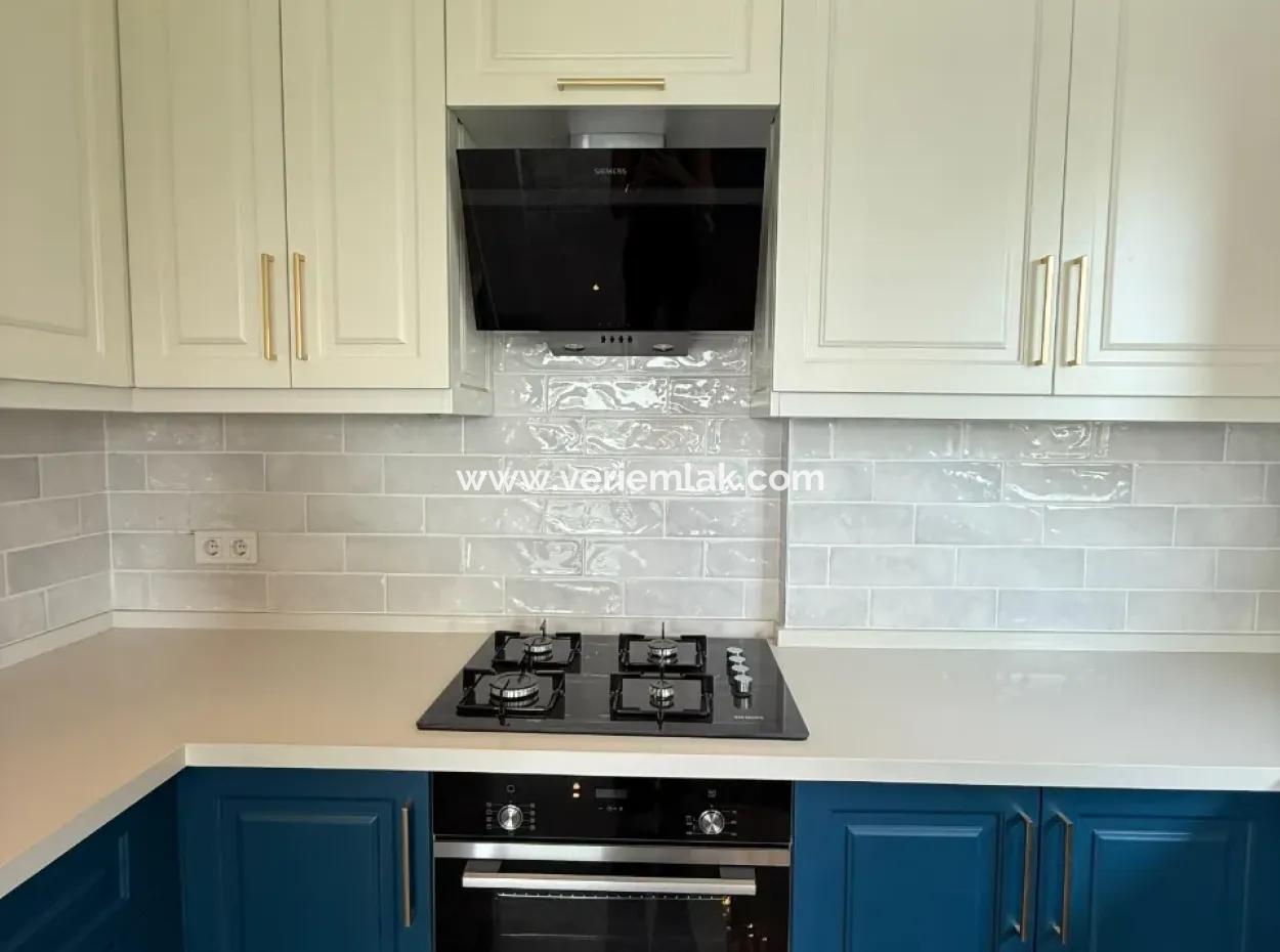 Urla Hekimköy Sitesinde Satılık 5+2 Müstakil Havuzlu Villa