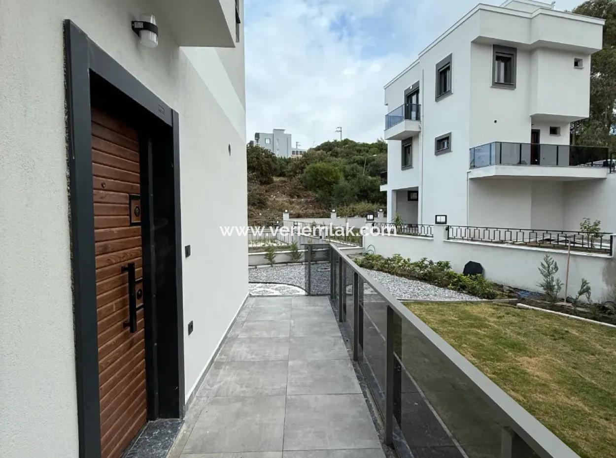 Seferihisar Akarca’da Denize Yürüme Mesafesinde Bahçeli Villa