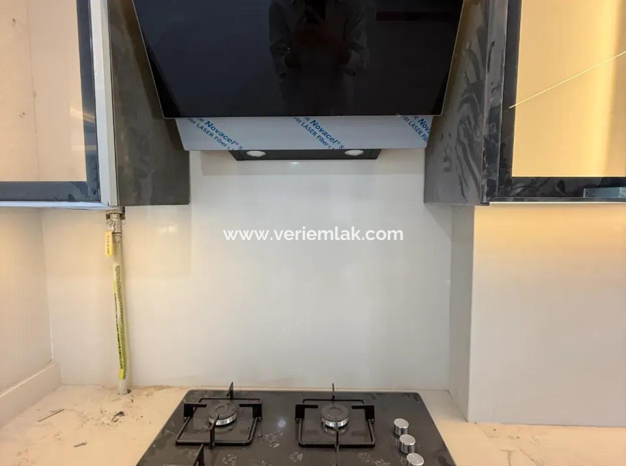 Seferihisar Çolakibrahimbey Mahallesi’nde Merkezi Konumda Satılık Villa