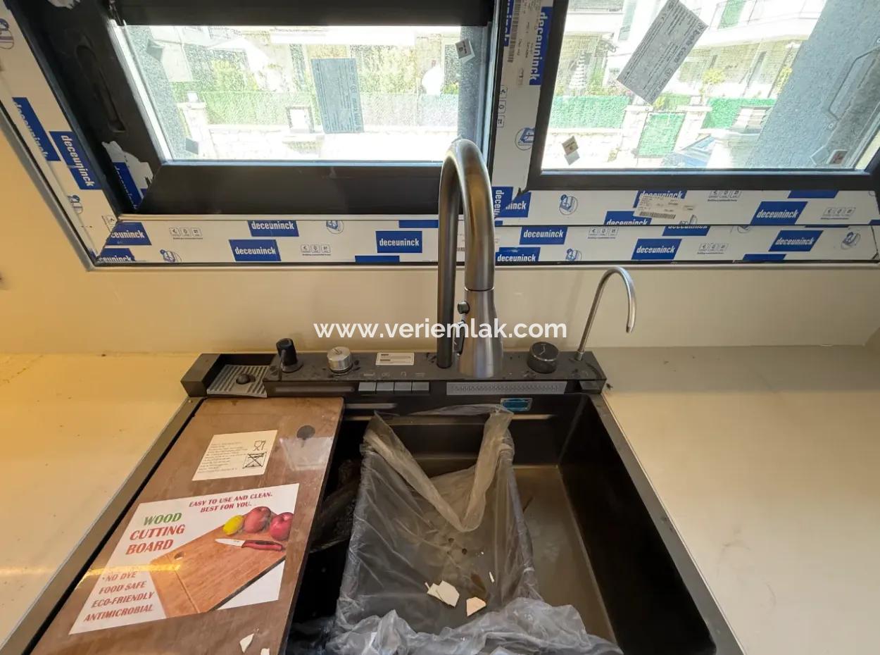 Seferihisar Çolakibrahimbey Mahallesi’nde Merkezi Konumda Satılık Villa