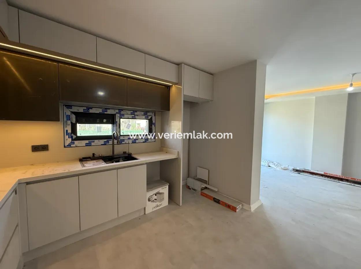 Seferihisar Çolakibrahimbey Mahallesi’nde Merkezi Konumda Satılık Villa