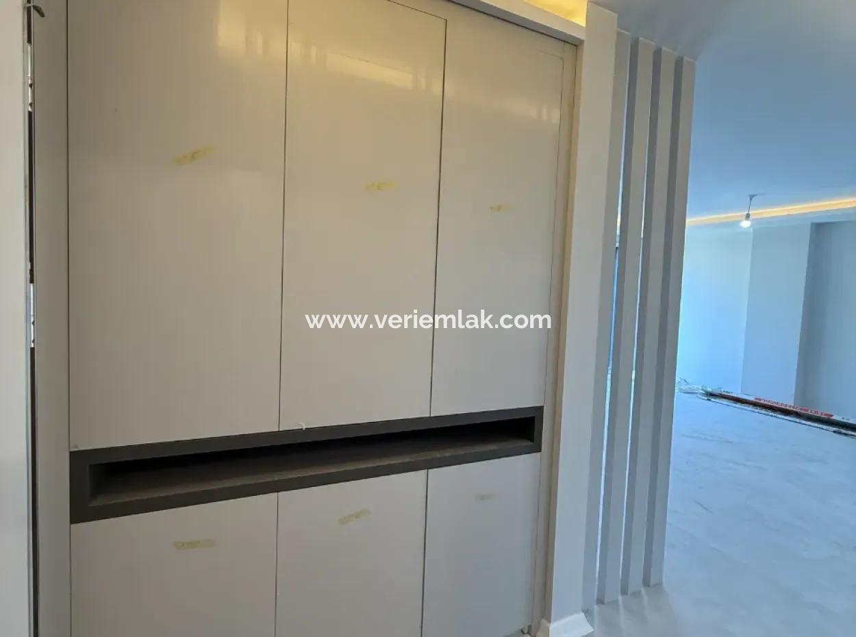 Seferihisar Çolakibrahimbey Mahallesi’nde Merkezi Konumda Satılık Villa