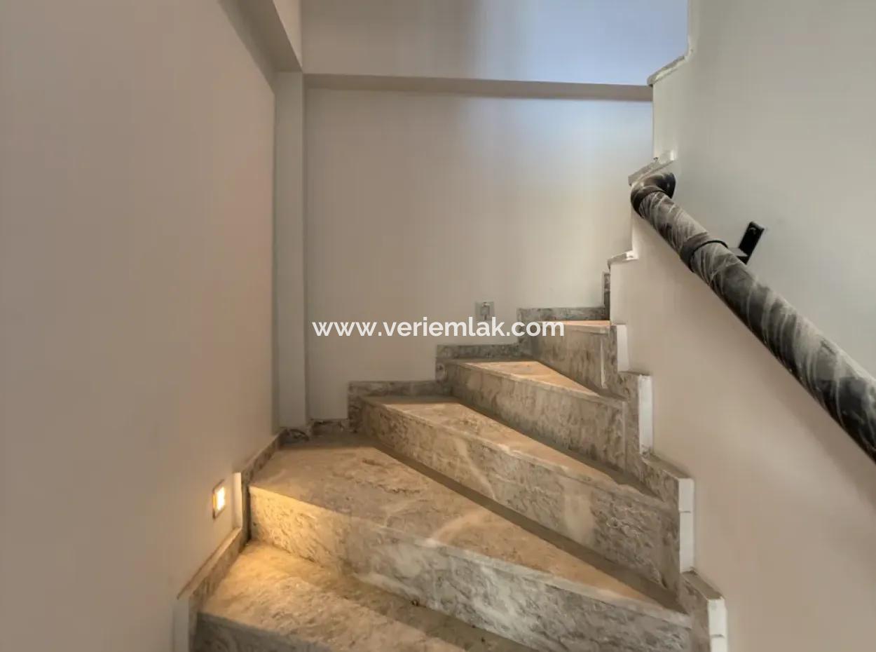 Seferihisar Çolakibrahimbey Mahallesi’nde Merkezi Konumda Satılık Villa