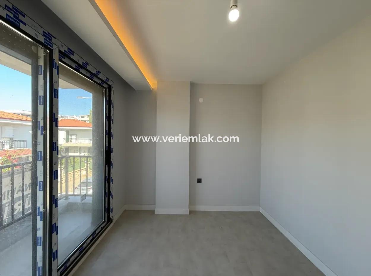 Seferihisar Çolakibrahimbey Mahallesi’nde Merkezi Konumda Satılık Villa