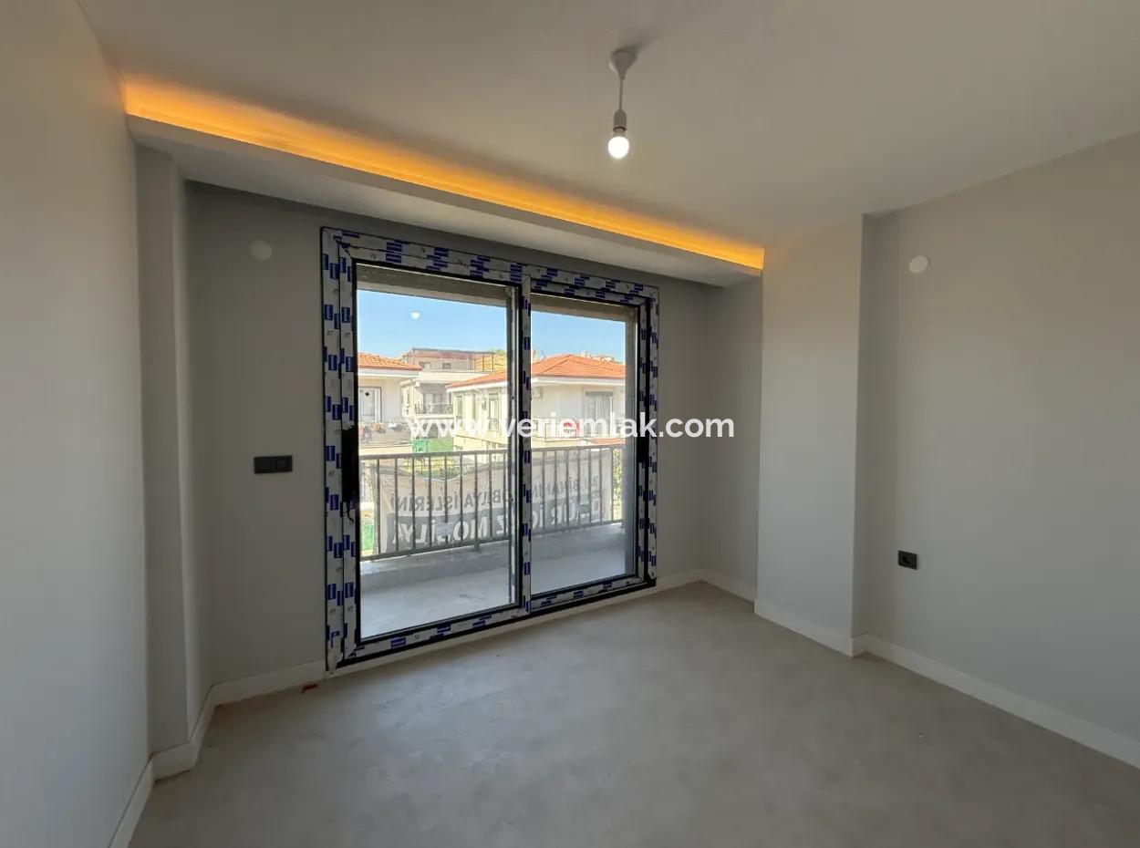 Seferihisar Çolakibrahimbey Mahallesi’nde Merkezi Konumda Satılık Villa