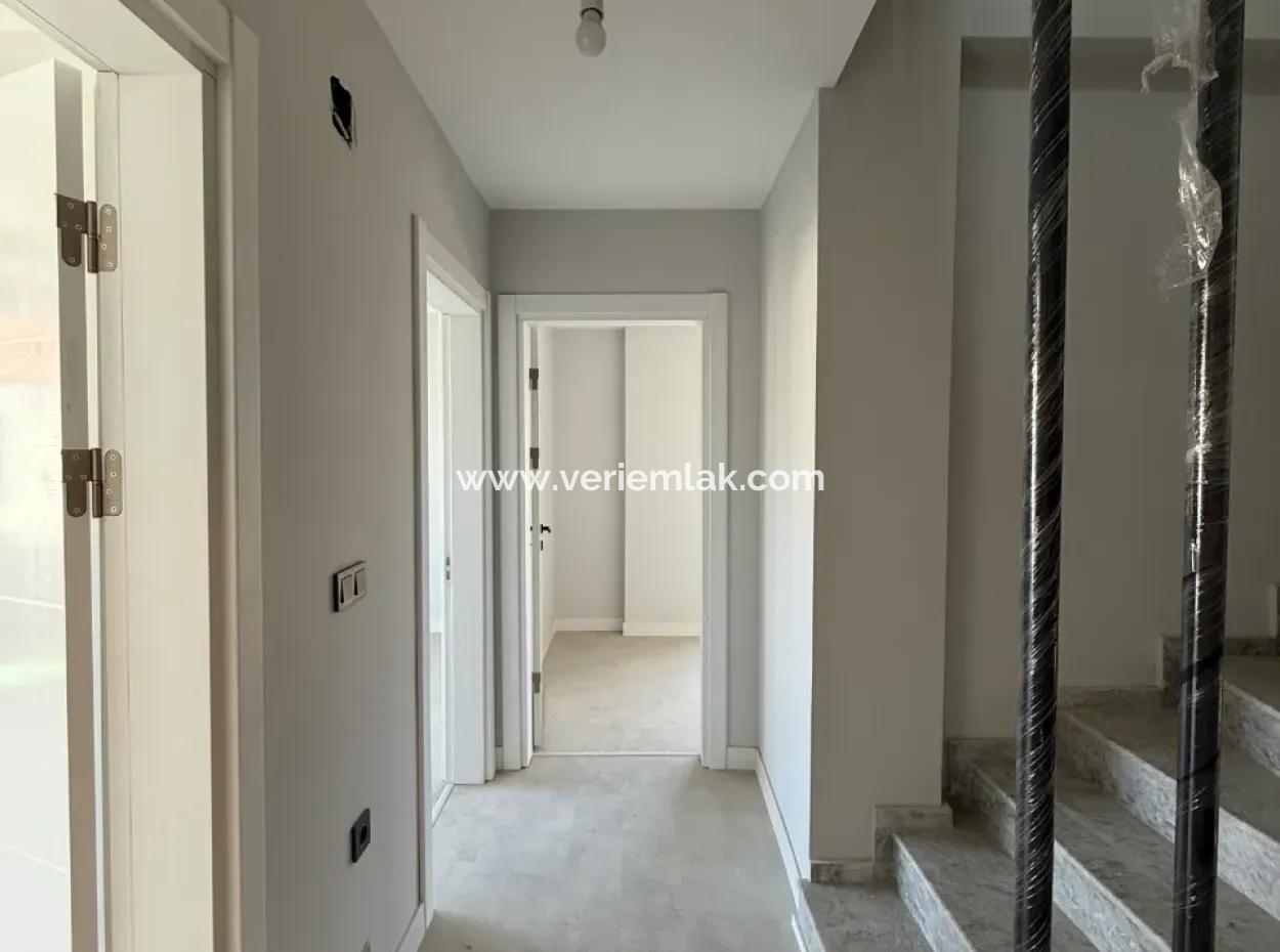 Seferihisar Çolakibrahimbey Mahallesi’nde Merkezi Konumda Satılık Villa