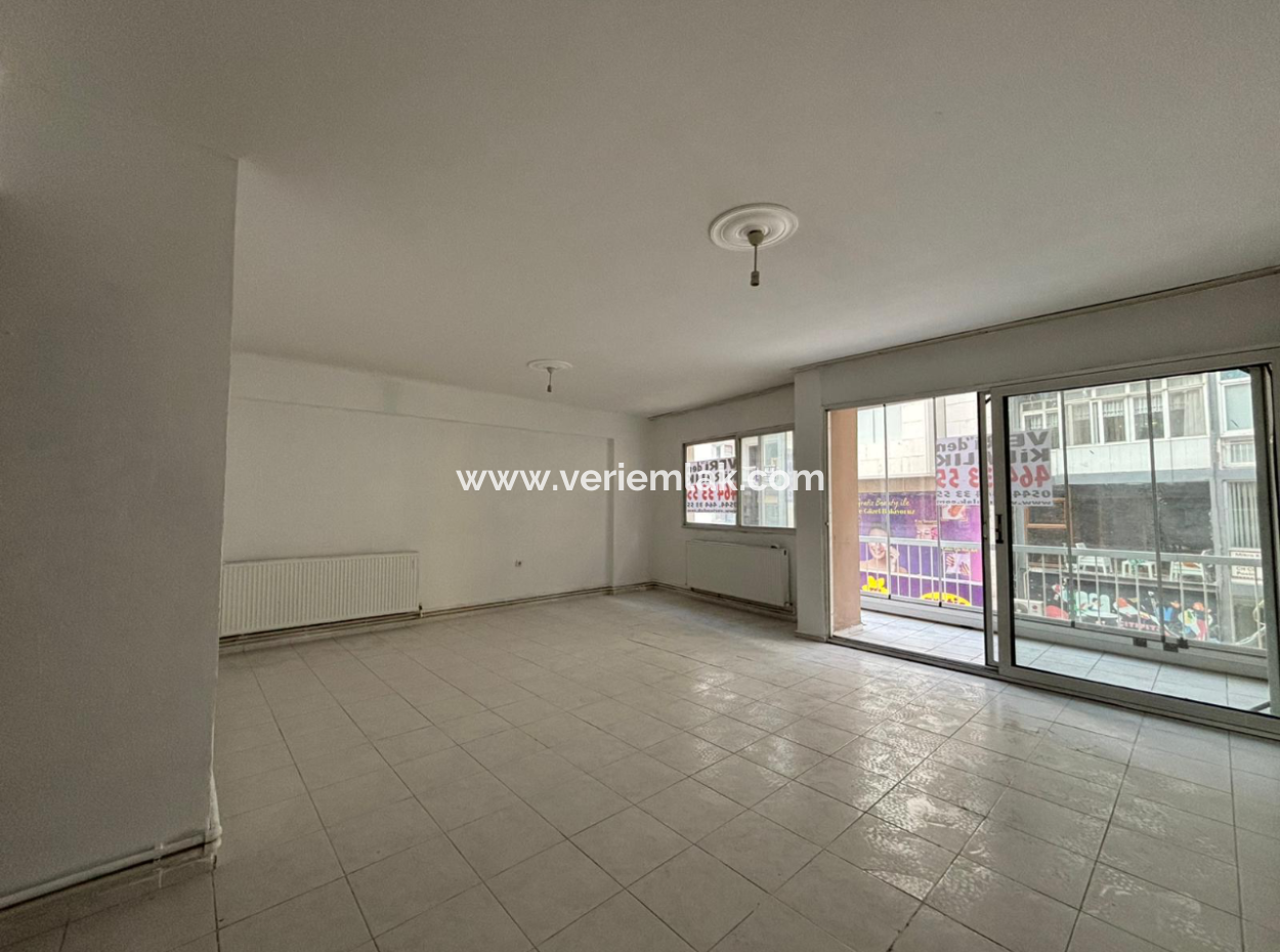 Alsancak Kıbrıs Şehitlerinde 2.Kat 3+1 Kombili Asansörlü Kiralık İş Yeri!