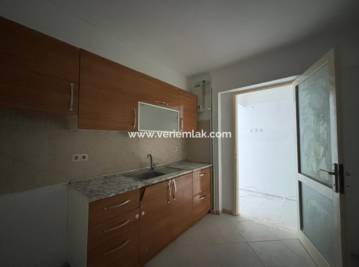 Alsancak Kıbrıs Şehitlerinde 2.Kat 3+1 Kombili Asansörlü Kiralık İş Yeri!