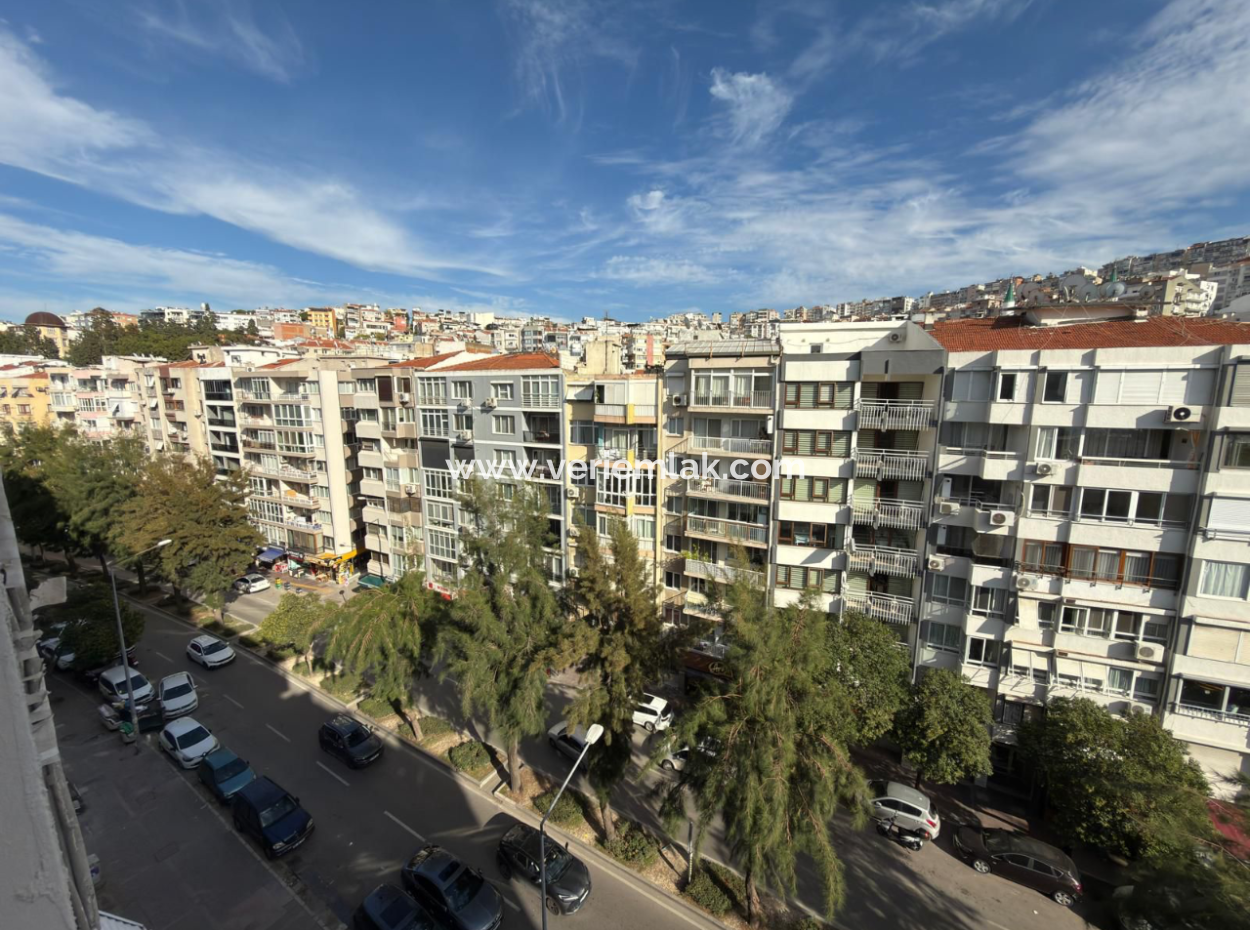 Karataş'ta 4+1  Otoparklı Full Tadilatlı Ara Kat Yalı Dairesi