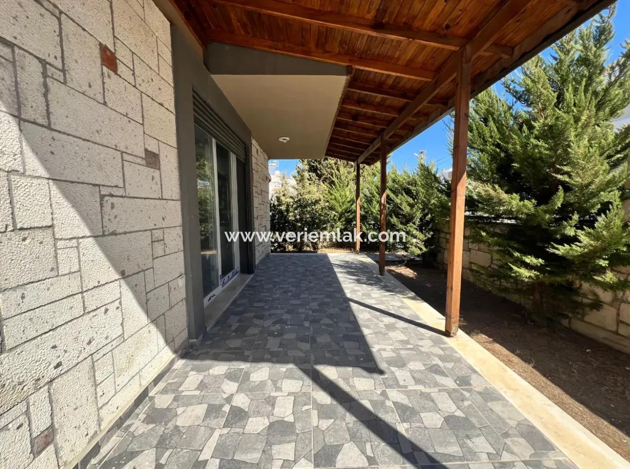 Seferihisar Akarca – Elmastaş Mevkiinde Tam Müstakil 4+1 Deniz Manzaralı Villa