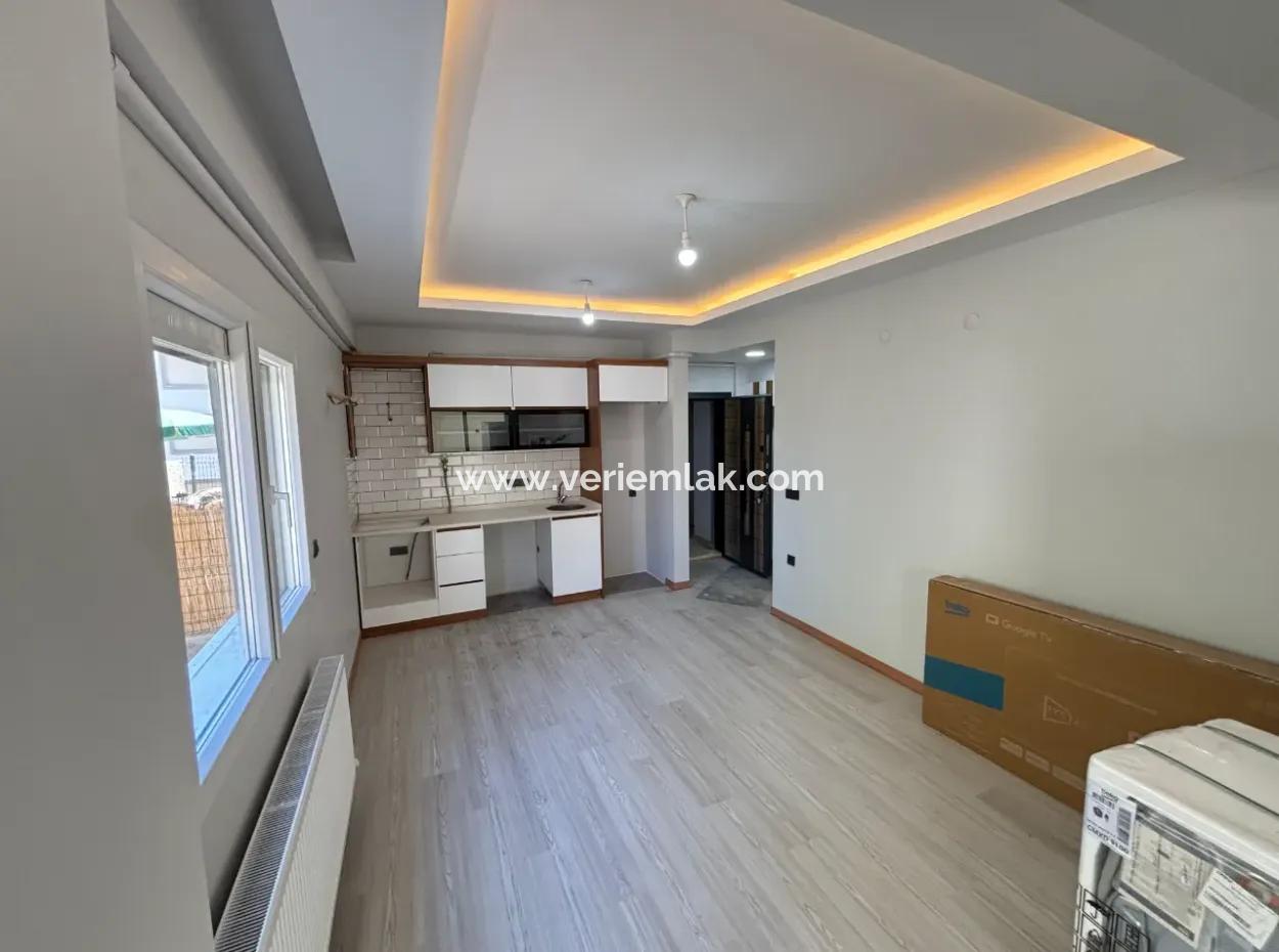 Seferihisar Gözsüzler’de Bahçe Kullanımlı Ve Ardiyeli Kiralık 2+1 Daire