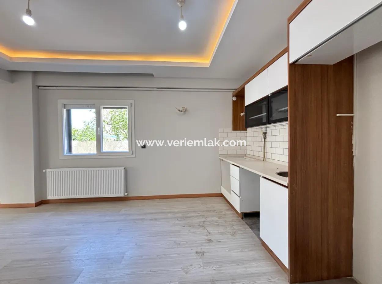 Seferihisar Gözsüzler’de Bahçe Kullanımlı Ve Ardiyeli Kiralık 2+1 Daire