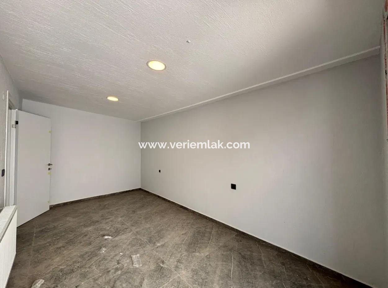 Seferihisar Gözsüzler’de Bahçe Kullanımlı Ve Ardiyeli Kiralık 2+1 Daire