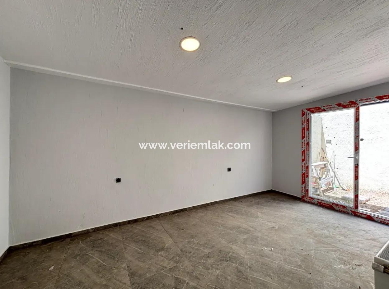 Seferihisar Gözsüzler’de Bahçe Kullanımlı Ve Ardiyeli Kiralık 2+1 Daire