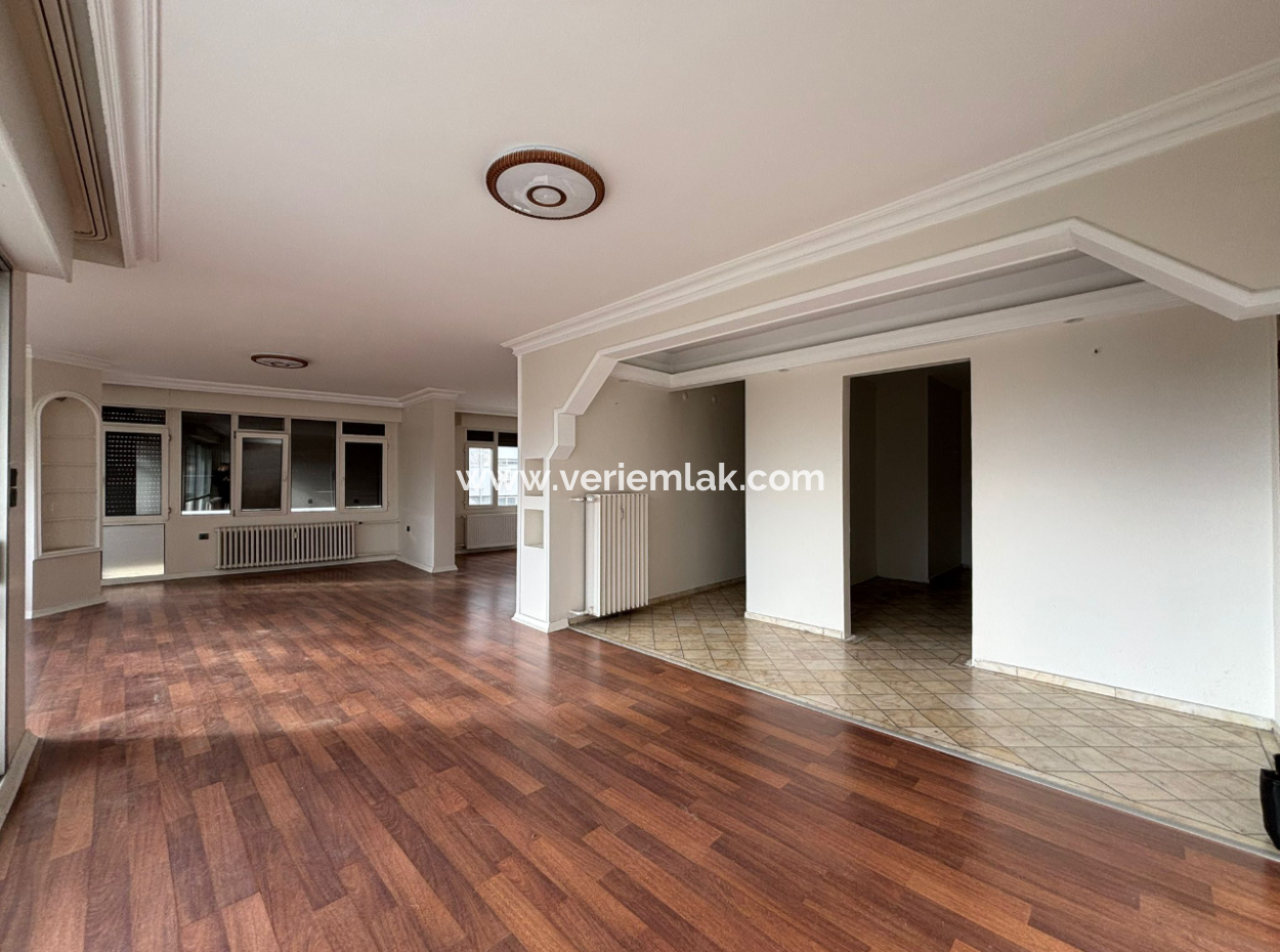 Alsancak Vasıf Çınarda Köşe 2+1 6.Kat Bakımlı Kiralık Daire