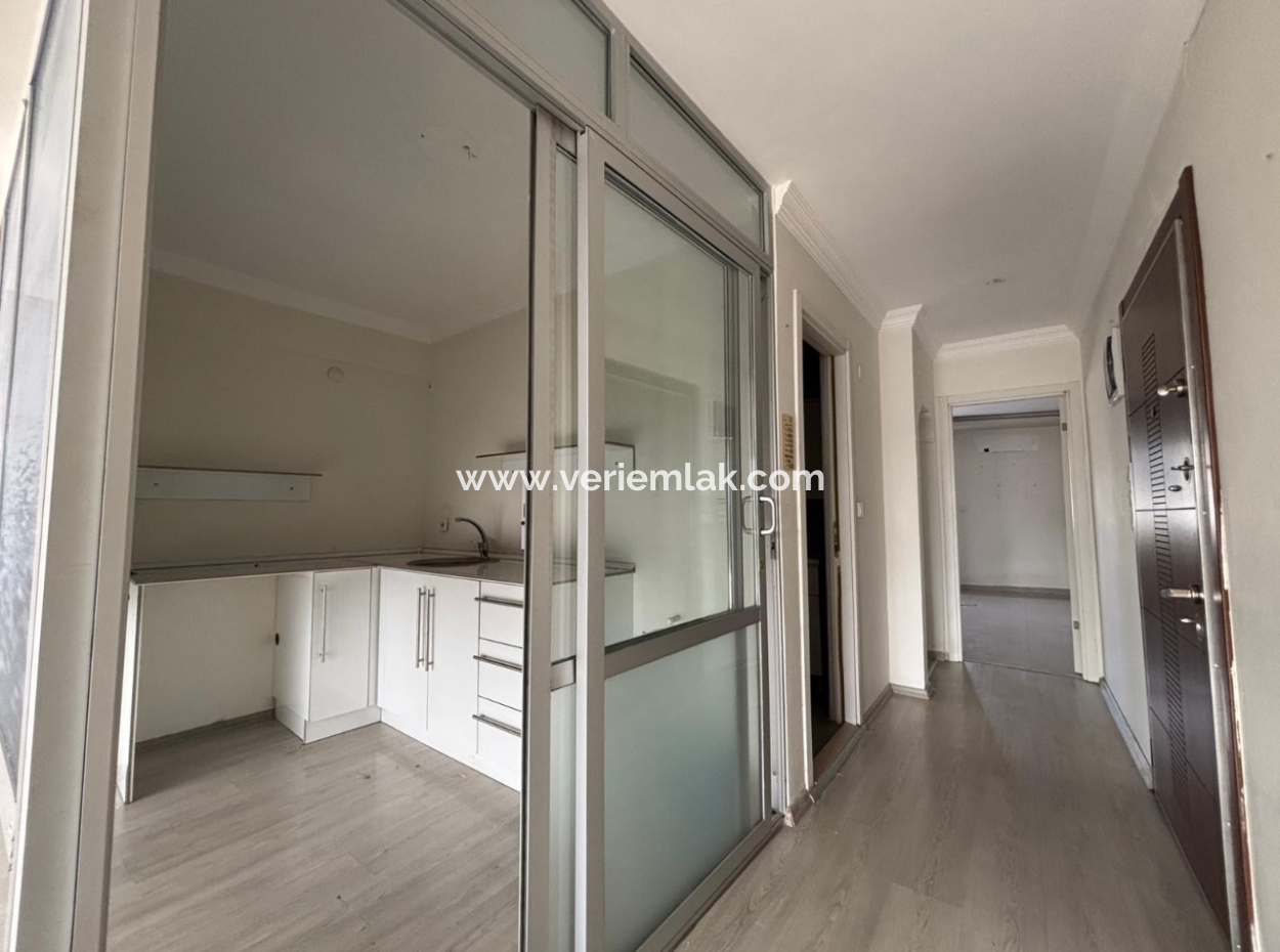 Alsancak  Aliçetinkayada Hastane Acil Karşısı Kiralık İşyeri!