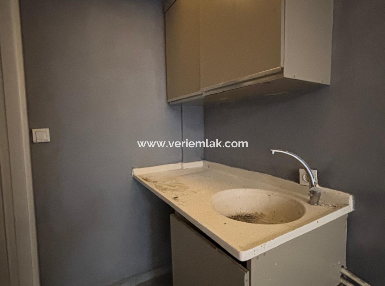 Alsancak Kahramanlar Akıncılar Caddesi Üzerinde 35M2 Wc Li Otomatik Kepenkli Kiralık Dükkan