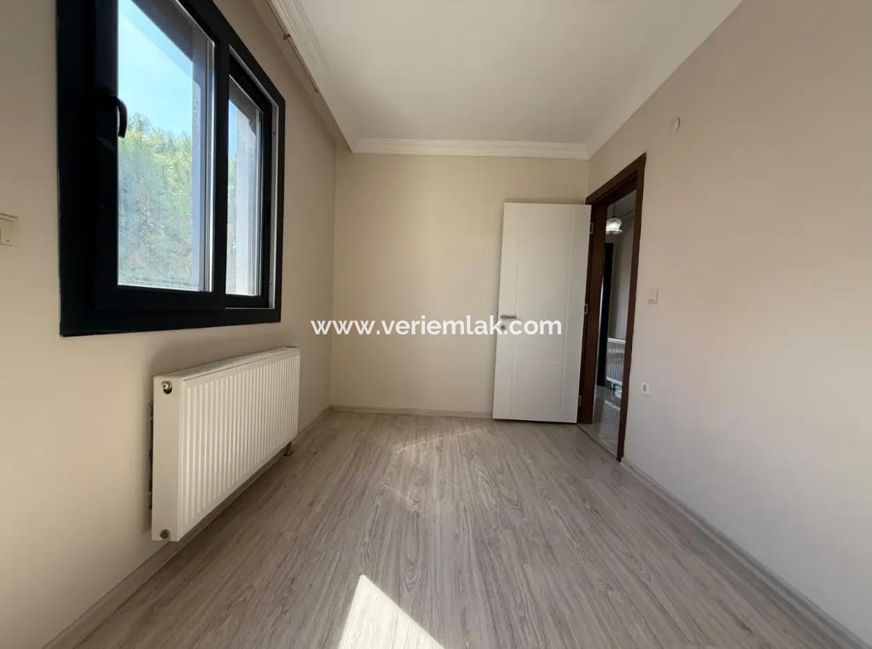 Seferihisar’ın En Sevilen Sokağında, Masrafsız Ve Krediye Uygun Satılık 2+1 Daire