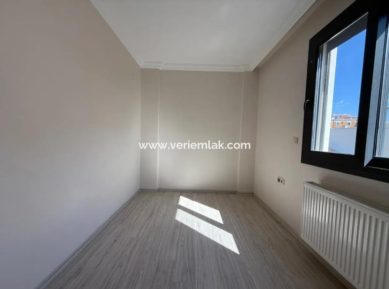 Seferihisar’ın En Sevilen Sokağında, Masrafsız Ve Krediye Uygun Satılık 2+1 Daire