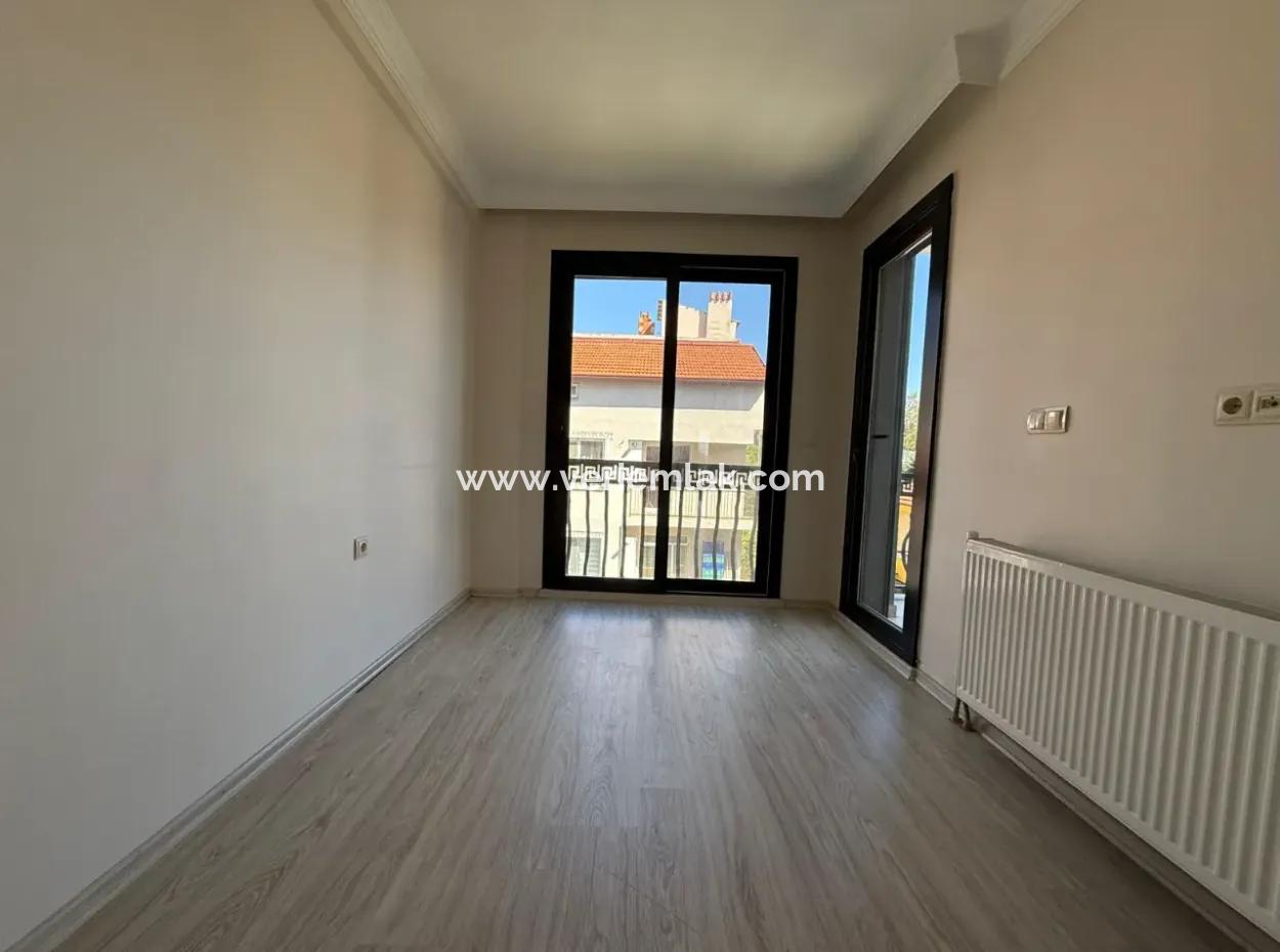 Seferihisar’ın En Sevilen Sokağında, Masrafsız Ve Krediye Uygun Satılık 2+1 Daire