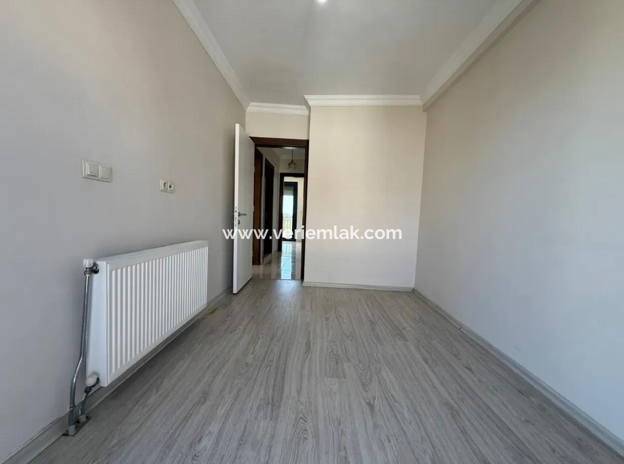 Seferihisar’ın En Sevilen Sokağında, Masrafsız Ve Krediye Uygun Satılık 2+1 Daire