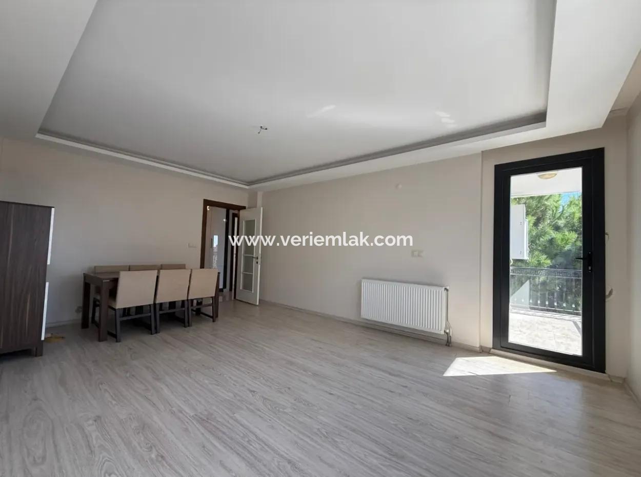 Seferihisar’ın En Sevilen Sokağında, Masrafsız Ve Krediye Uygun Satılık 2+1 Daire