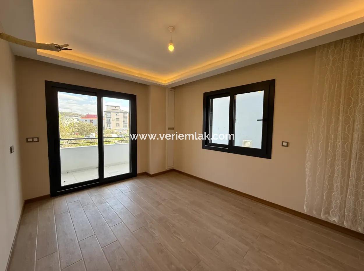 Seferihisar Hıdırlık Mahallesinde Yatırıma Ve Oturuma Uygun 3+1 Villa