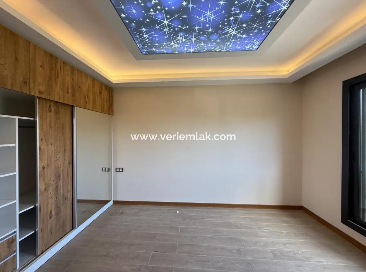 Seferihisar Hıdırlık Mahallesinde Yatırıma Ve Oturuma Uygun 3+1 Villa