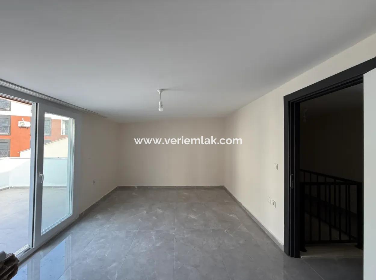 Seferihisar Kent Merkezinde Yerden Isıtmalı, Teraslı Dubleks Kiralık Daire