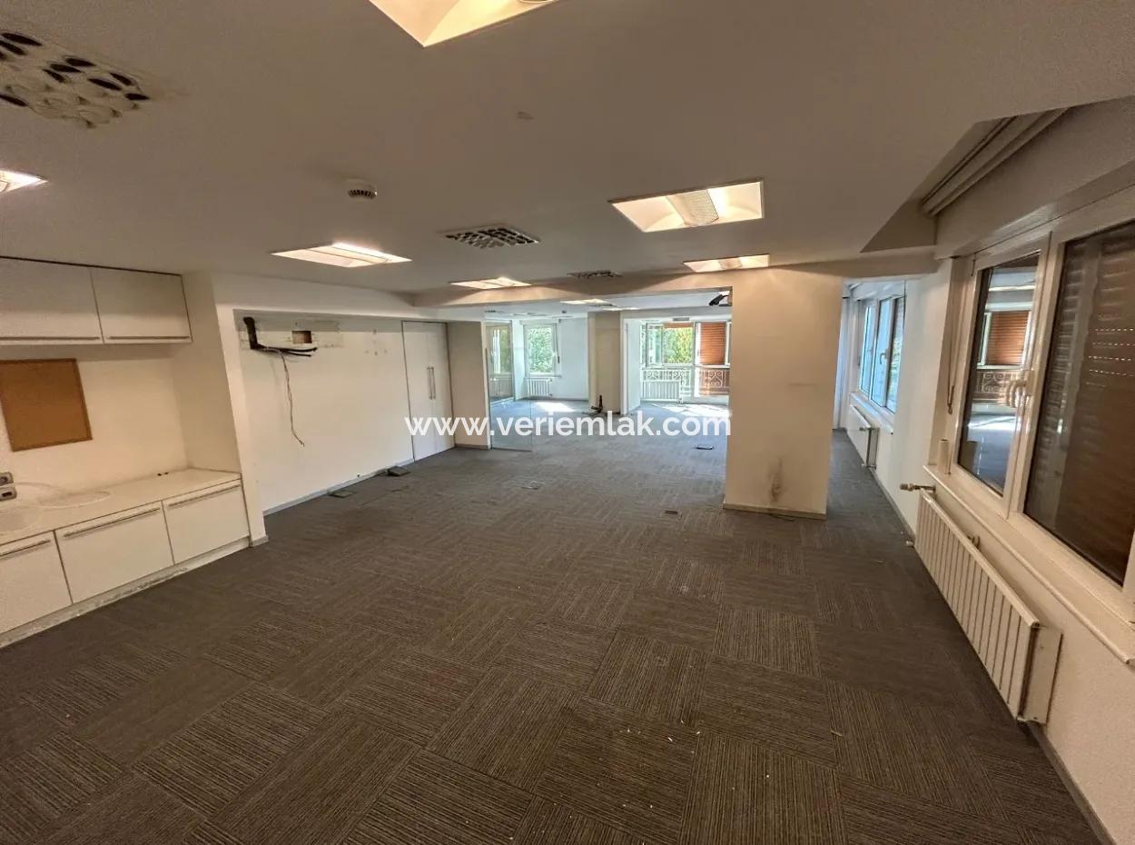 Alsancak Vasıf Çınar Bulvarında 250 M² Prestijli Kiralık İşyeri