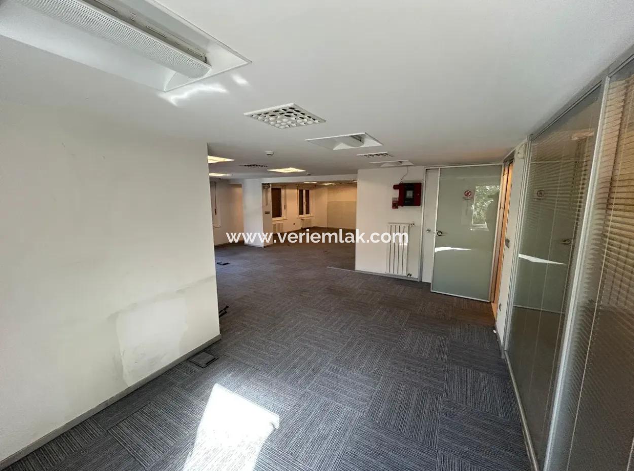 Alsancak Vasıf Çınar Bulvarında 250 M² Prestijli Kiralık İşyeri