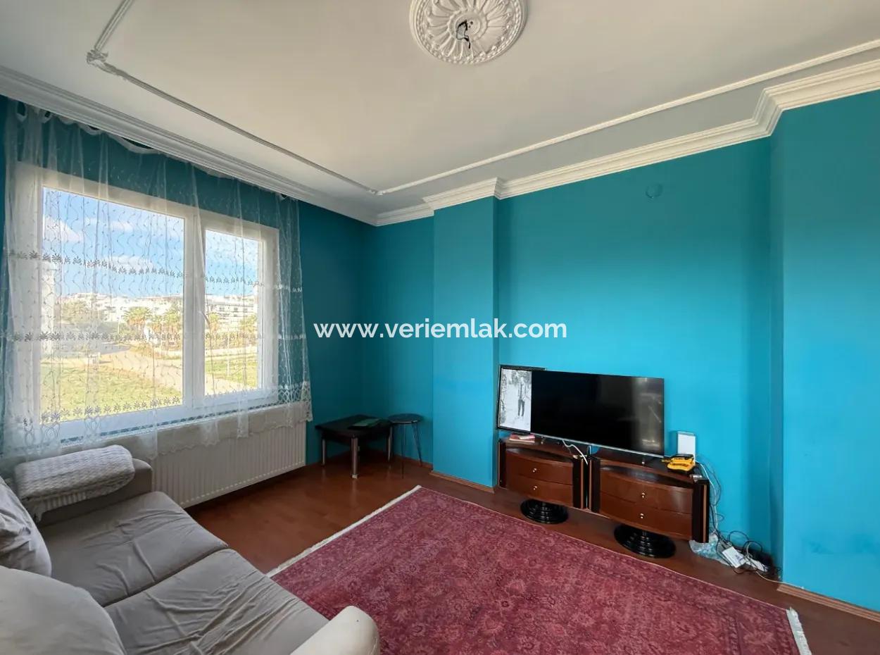 Seferihisar İzmir Caddesi Üzerinde Yeşil Alan Cepheli Kiralık Daire