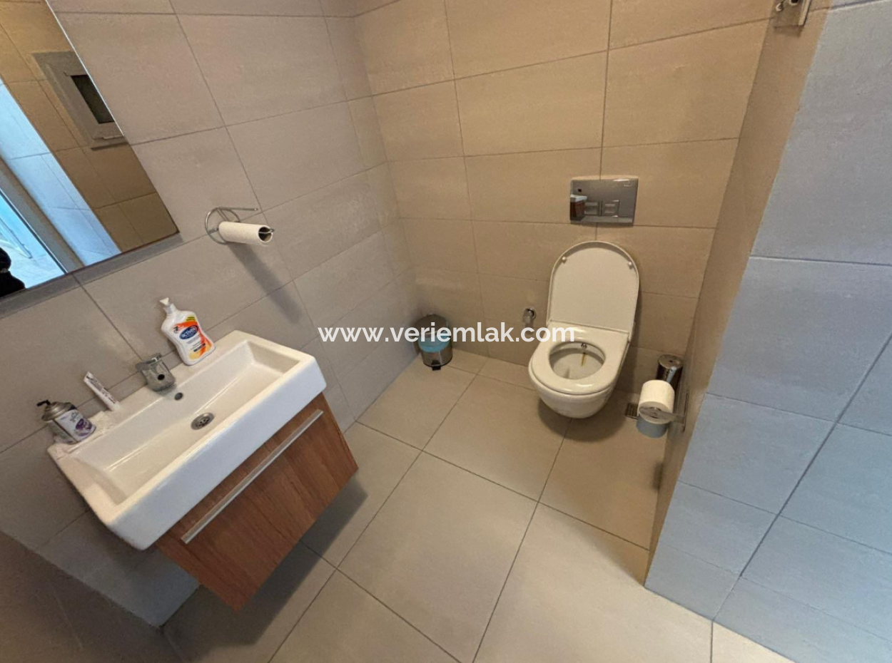 Bayraklı Tower ‘ Da 2+1 Kdv’li Kiralık 133 M2  Kiralık İşyeri!