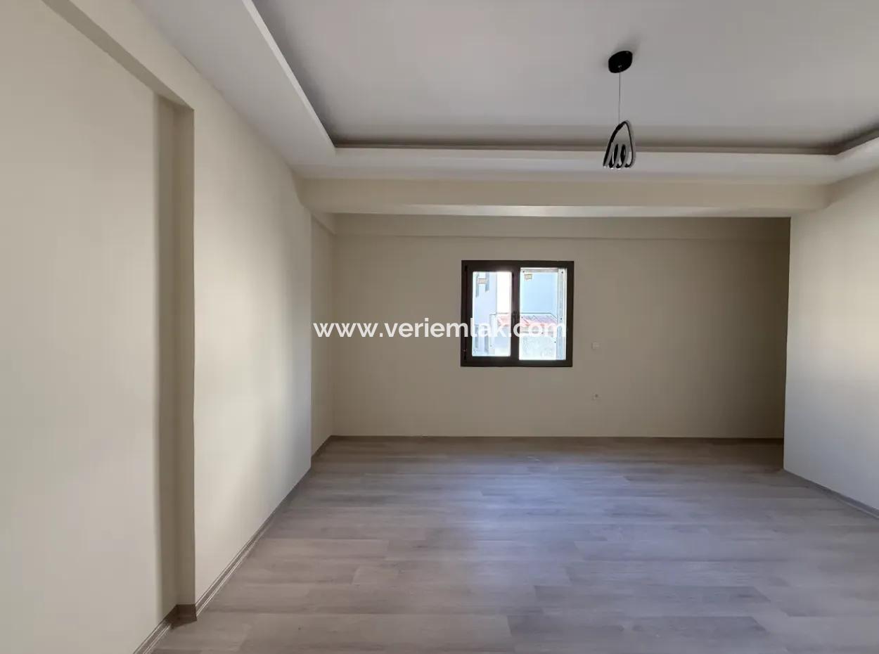 Seferihisar Tepecik’te Butik Site İçerisinde, Peyzajı Hazır Satılık 3+1 Villa