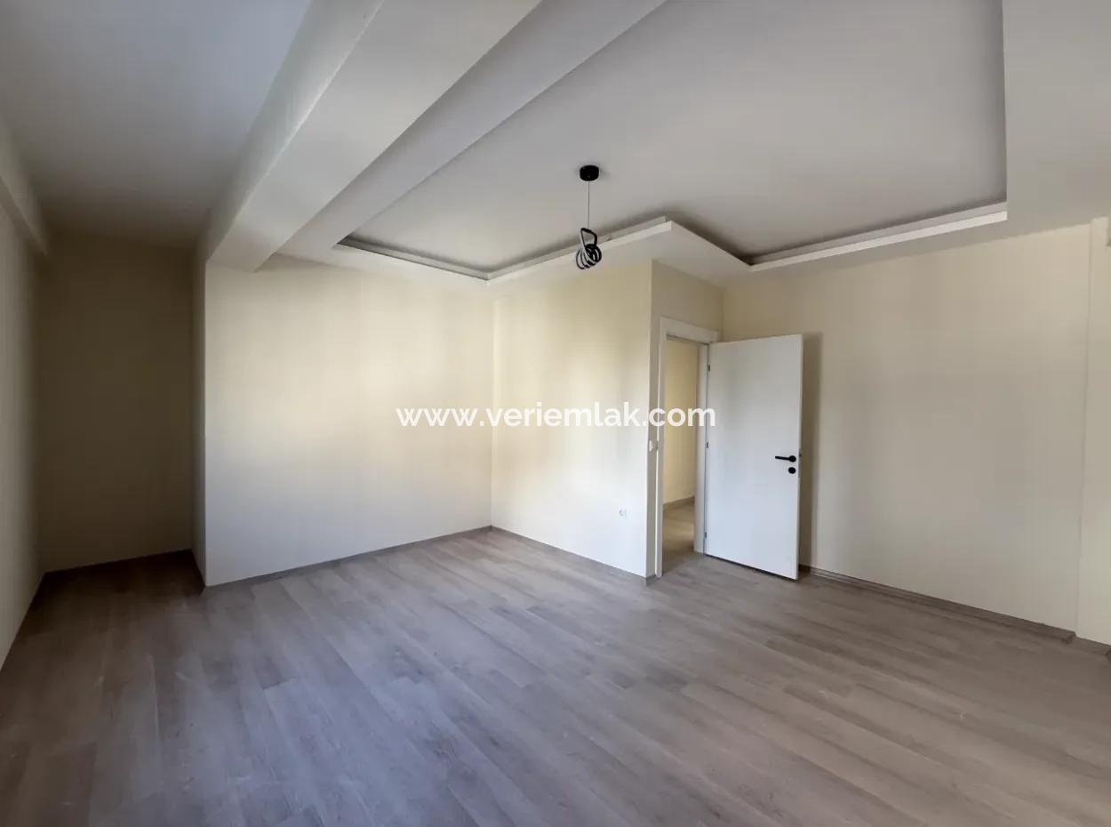 Seferihisar Tepecik’te Butik Site İçerisinde, Peyzajı Hazır Satılık 3+1 Villa