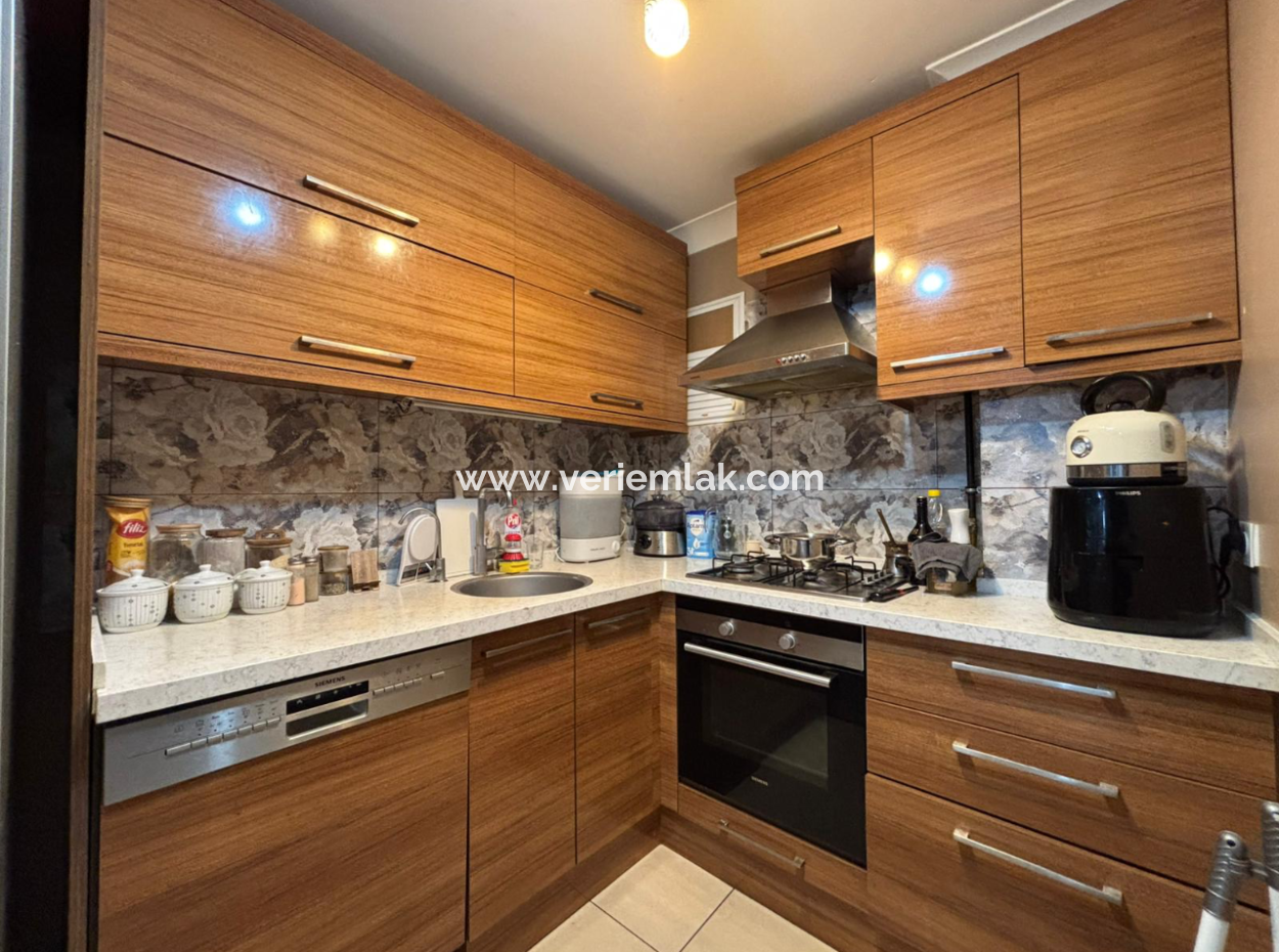 Alsancak Fuar Cepheli Kombili Bakımlı 2+1 Eşyalı Kiralık Daire!