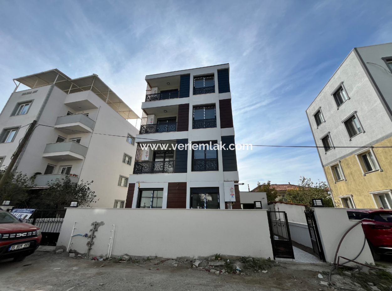 Seferihisar Çolakıbrahim Bey Mahallesi – Stadyum Yakınında Bahçe Kullanımlı 1+1 Sıfır Daire