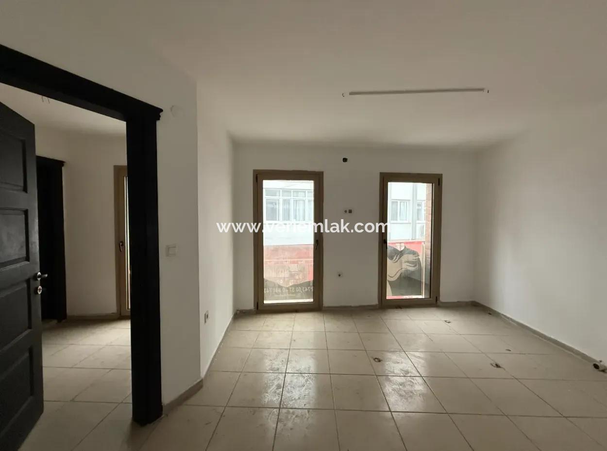 Seferihisar Kent Merkezinde – Pazaryeri Girişinde Kiralık Ofis / İşyeri