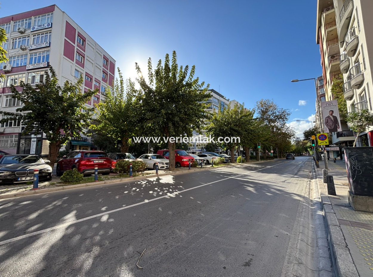 Alsancak Şair Eşrefte 3+1 Otoparklı 4.Kat Bakımlı Kiralık Daire!