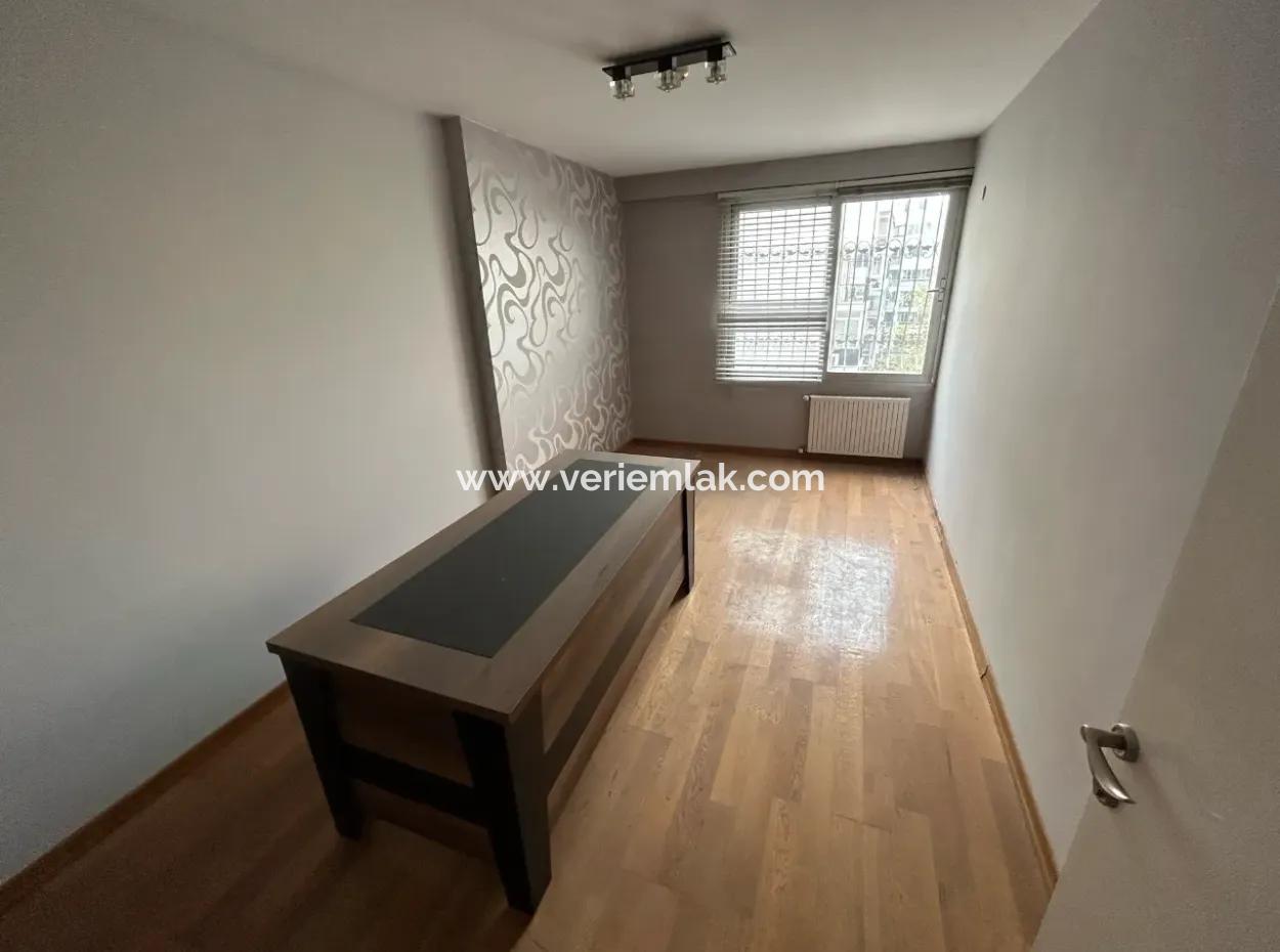 Alsancak Kıbrıs Şehitlerinde, Sevinç Pastanesi Yakınında Prestijli Ve Tabela Değeri Yüksek Ofis!