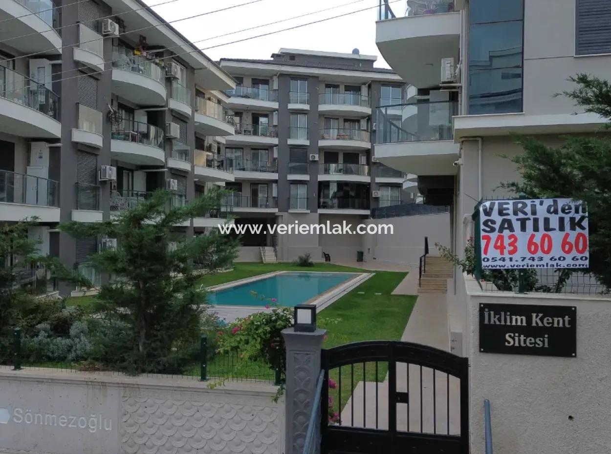 Seferihisar Camikebir Mahallesi – İklımkent Sitesi - Havuzlu, Modern Ve Ferah 2+1 Daire