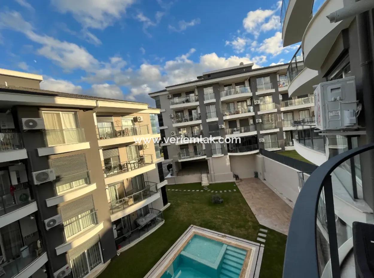 Seferihisar Camikebir Mahallesi – İklımkent Sitesi - Havuzlu, Modern Ve Ferah 2+1 Daire