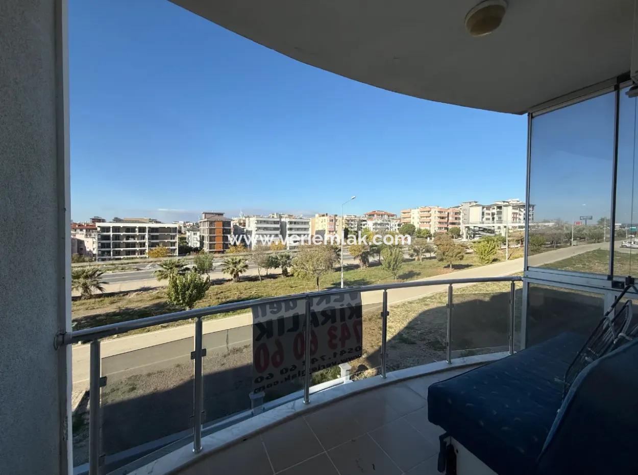 Seferihisar İzmir Caddesi Üzerinde Yeşil Alan Cepheli • Satılık 3+1 Daire