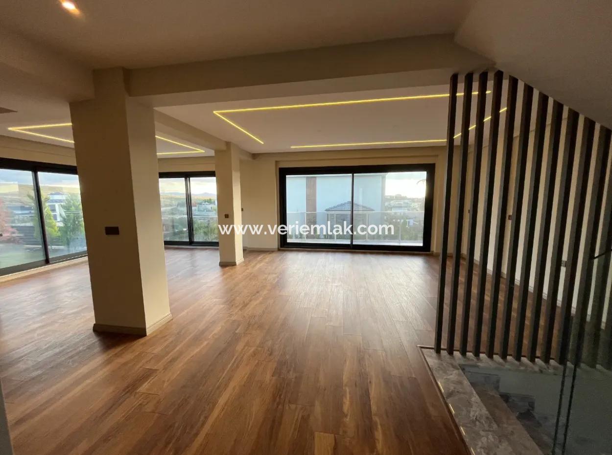 Seferihisar Bahçeşehir – Özel Yaşam Konseptli Lüks Villa