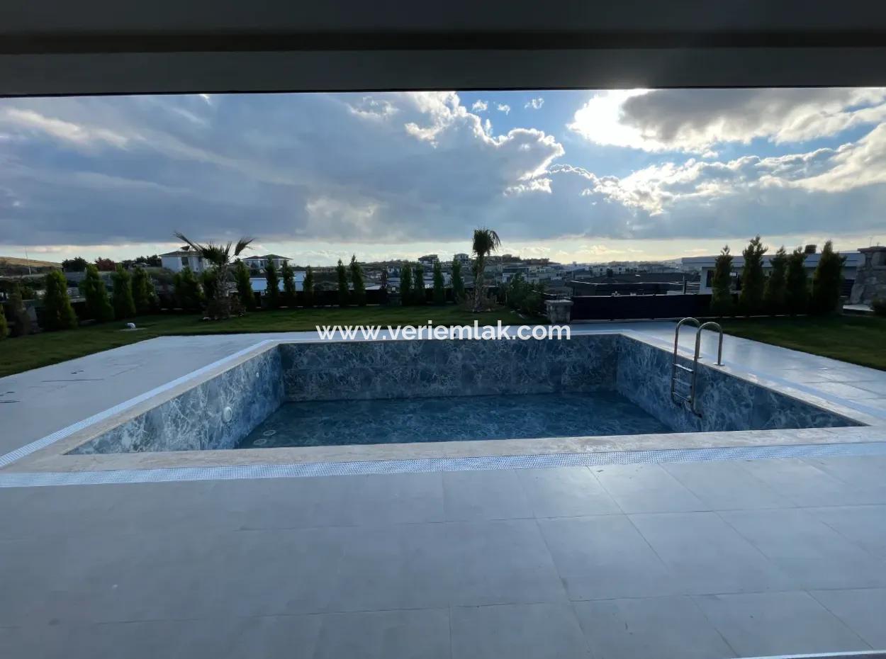 Seferihisar Bahçeşehir – Özel Yaşam Konseptli Lüks Villa