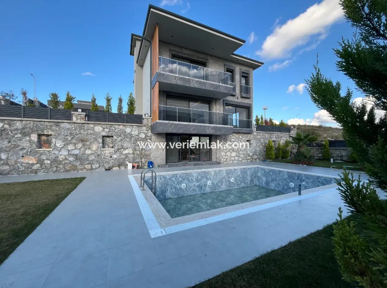 Seferihisar Bahçeşehir – Özel Yaşam Konseptli Lüks Villa