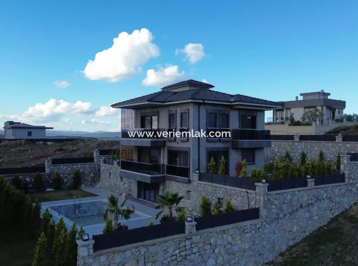 Seferihisar Bahçeşehir – Özel Yaşam Konseptli Lüks Villa